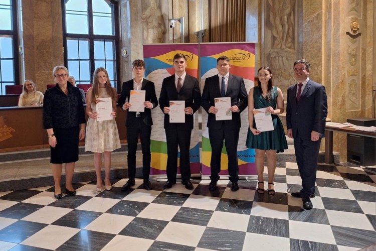 STŘÍBRNO-BRONZOVÁ CEREMONIE DofE Česká republika